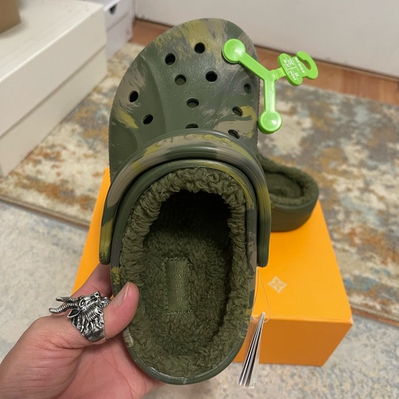 NWT Women’s Size 6 (Euro Sz 36-37) Crocs Ralen Lined Marble Clog In Army Green - Picture 9 of 15